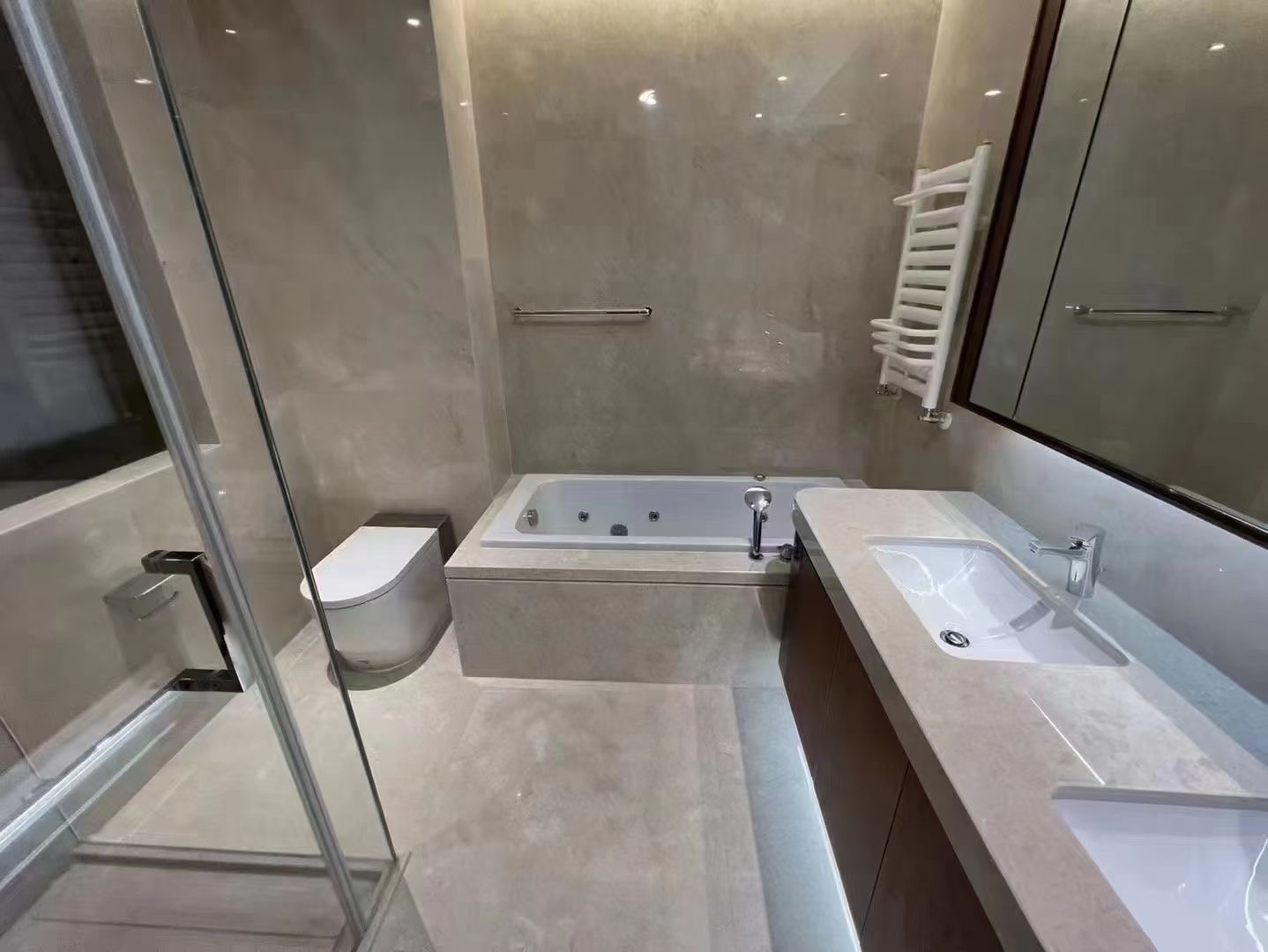 Moderne Badezimmer-Eitelkeit