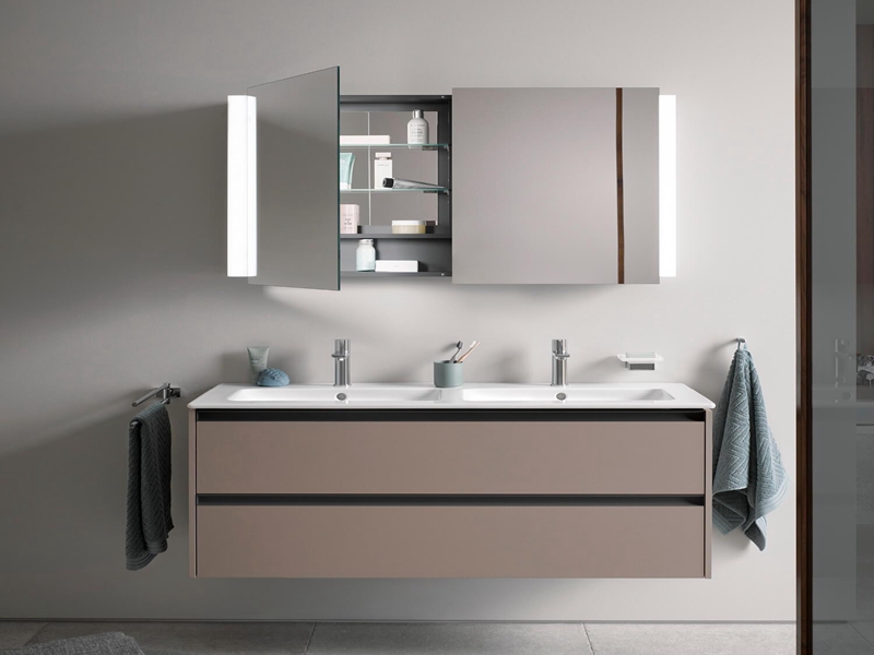 Maßgeschneiderter, hochwertiger Badezimmer-Waschtisch aus matt lackiertem Massivholz mit Spiegelschrank-Designs