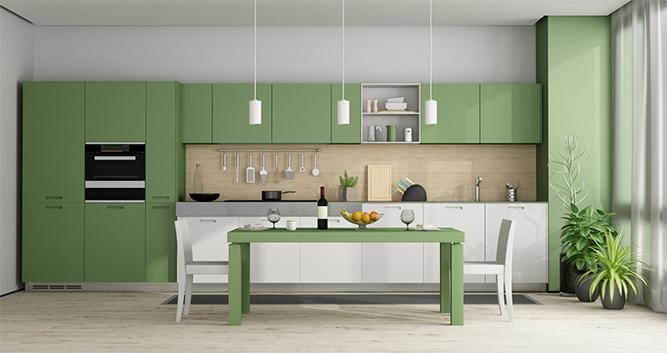 Minimalistische flache Küchenschränke mit grünem Lackfinish und Arbeitsplatte aus massivem Holz