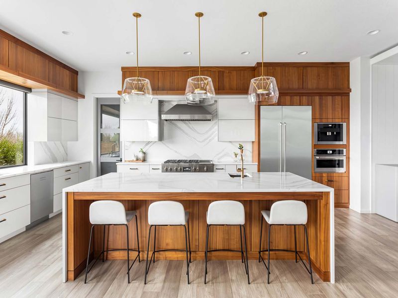 Stilvolle Duplex-Farbschränke Küchenschränke aus glänzendem Acryl-Massivholz mit Holzmaserungsakzenten