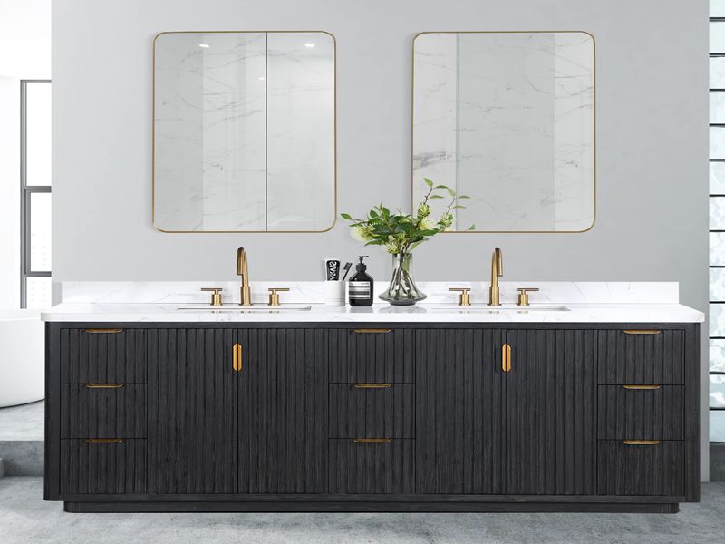 Moderner, heller Luxus-Stil, lackierter Badezimmer-Waschtischschrank aus massivem Holz mit Gitter-Türverkleidungsleiste
