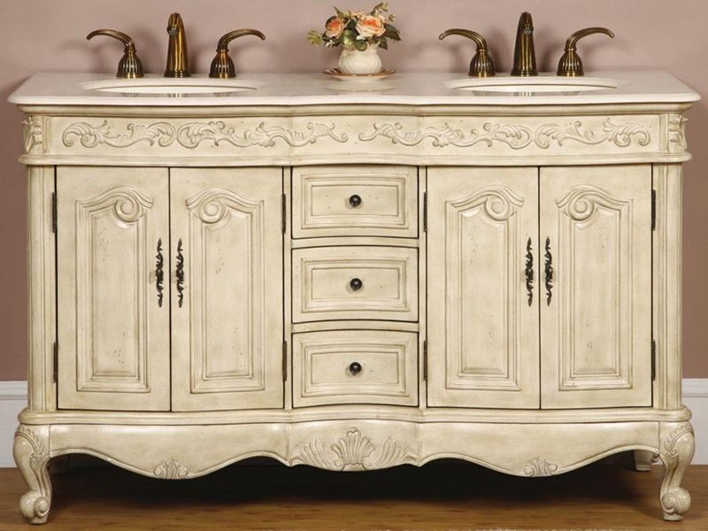 Leichter, luxuriöser, aufwendig geschnitzter Badezimmerschrank aus massivem Holz im französischen Stil mit gealterter Oberfläche
