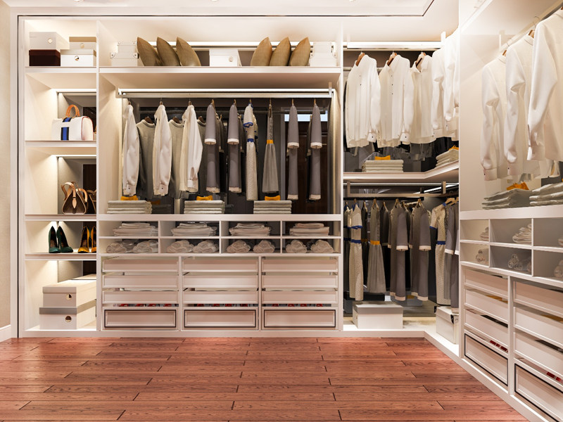 Moderner, minimalistischer, weißer begehbarer Kleiderschrank mit Multi-Storage-Design