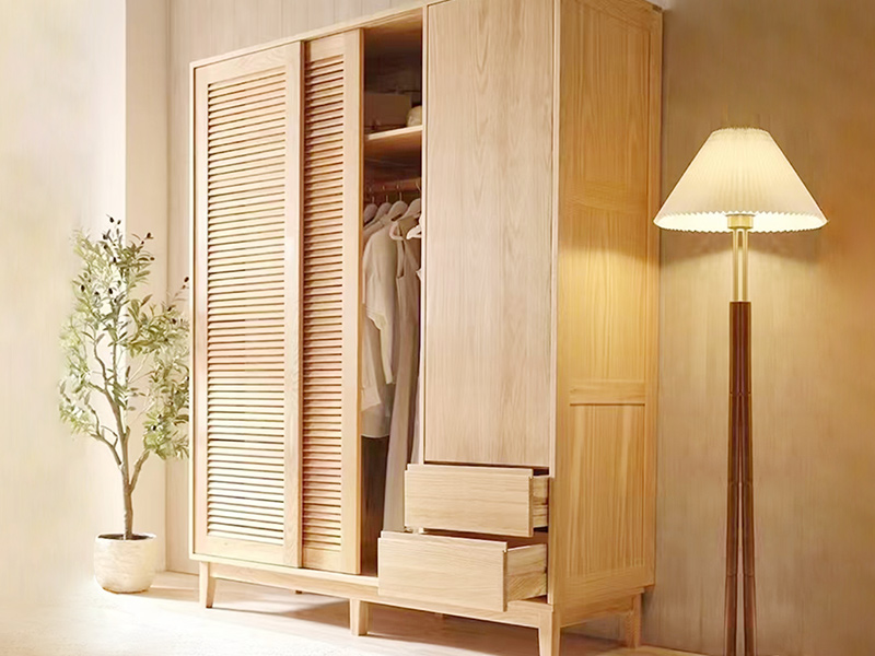 Hochwertige, praktische Kleiderschränke für das Hauptschlafzimmer im japanischen Holzstil